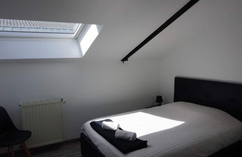 Poissy Bed & Breakfast | Maison Moderne Loft, Idéalement Située Pour les JO 2024. Golf /equitation / Velo