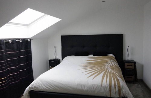 Poissy Bed & Breakfast | Maison Moderne Loft, Idéalement Située Pour les JO 2024. Golf /equitation / Velo