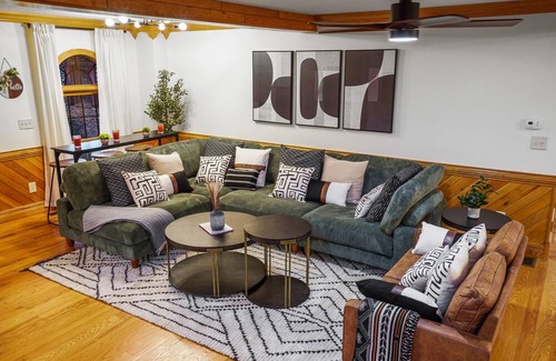 Laurelville House | Luxury: Ample amenities,stunning views, prime spot