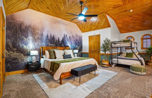 Laurelville House | Luxury: Ample amenities,stunning views, prime spot