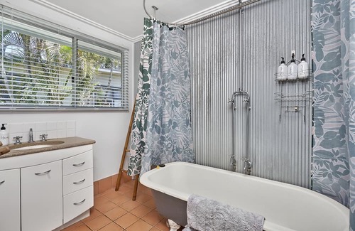 Holloways Beach House | The Beach House @ Holloways