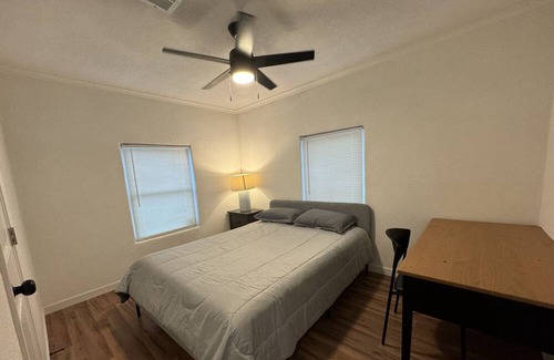 Handley House | Cozy Home off highway 15 min from Downtown or AT&T stadium