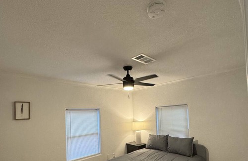 Handley House | Cozy Home off highway 15 min from Downtown or AT&T stadium