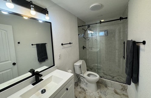 Handley House | Cozy Home off highway 15 min from Downtown or AT&T stadium