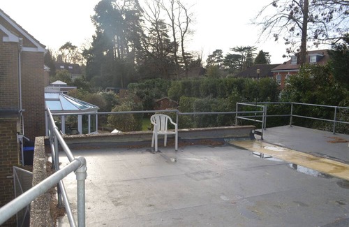 Weybridge House | Weybridge shared house in very upmarket area where celebs live.