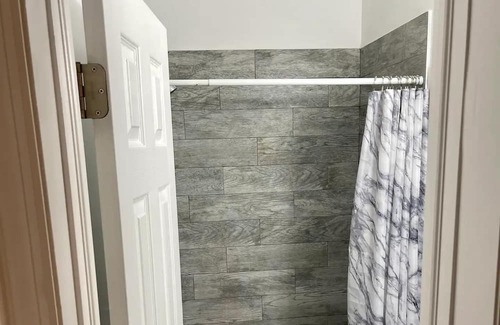 South Side Apartment | Modern 2 bedroom.