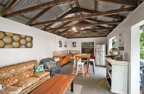 Machans Beach House | Beachside Traditional Queenslander - Close to City