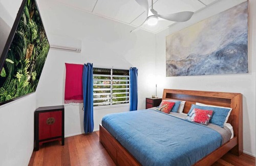 Machans Beach House | Beachside Traditional Queenslander - Close to City