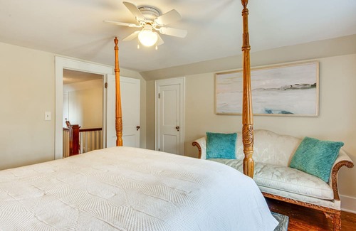 Saint Petersburg Cottage | St Petersburg Cottage w/ Porch, 2 Mi to Foxburg!