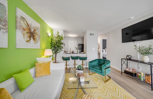 Pleasant Valley Apartment | Cozy suite~8 min to DT~big pool~2bed 2bath~free parking