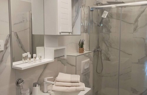 Zrnovnica Apartment | Apartment Modern (98802-A1) - Zrnovnica (Split)