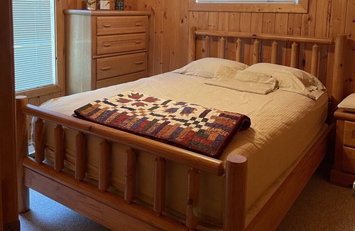 Danbury Cabin | Voyager Village Cabin. Perfect for a family gathering or a golfer's retreat.