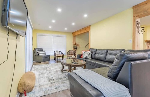 Quinte West House | Riverside Cottage Escape