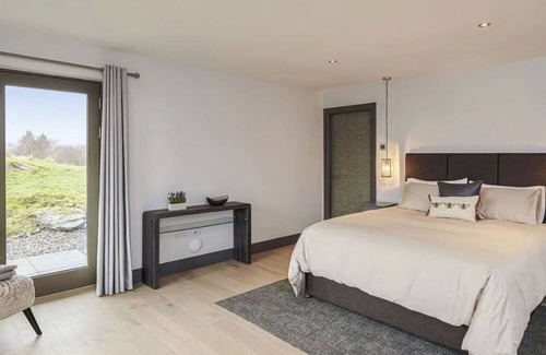 East Lewiston Villa | Stunning private villa for 12 guests with WIFI, TV, patio, pets allowed, panoramic view and park...