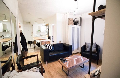 Church and Wellesley Apartment | Central & Economical Suite in Eduardian Home