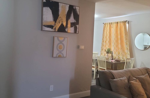 Wynnefield Apartment | 5 mins to St. Joe's and 10 mins to Linkednor hospital, 5 mins from food areas.
