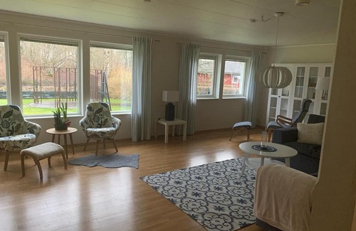 Lammhult House | Geräumiger Ferienbungalow am Ortsrand von Lammhult, 100m vom See Entfernt