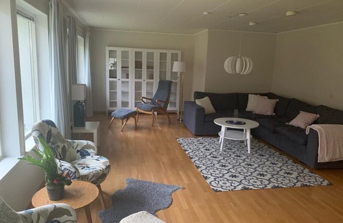 Lammhult House | Geräumiger Ferienbungalow am Ortsrand von Lammhult, 100m vom See Entfernt