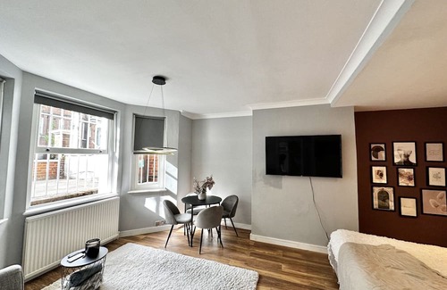 Belsize Apartment | Spacious studio for 4 near Regent’s Park