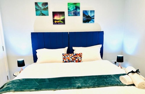 Abbess Roding House | The Bishop House for long Stays with Hot tub