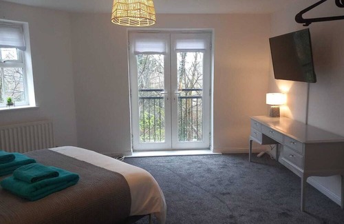 Basildon Apartment | Cosy Large 1 Bedroom, En suite & Kitchen with Parking in Basildon