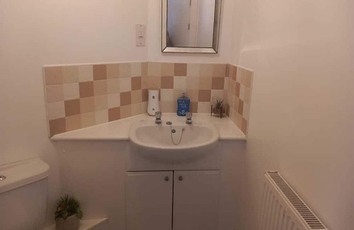 Basildon Apartment | Cosy Large 1 Bedroom, En suite & Kitchen with Parking in Basildon