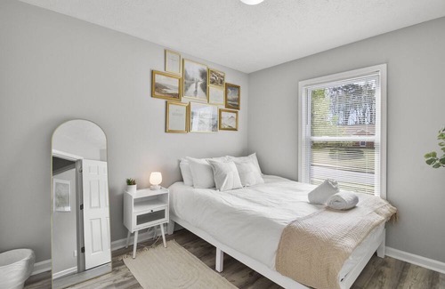 McDonough House | Family Retreat 3BR Q Beds 30 min - ATL Near shops!