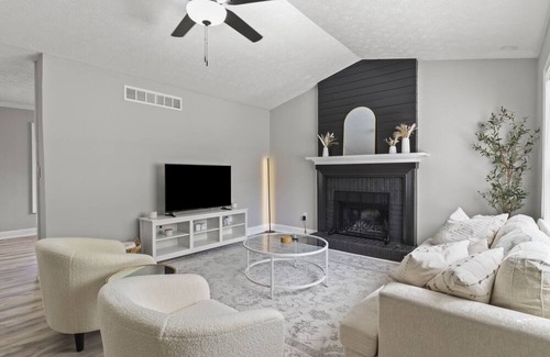 McDonough House | Family Retreat 3BR Q Beds 30 min - ATL Near shops!