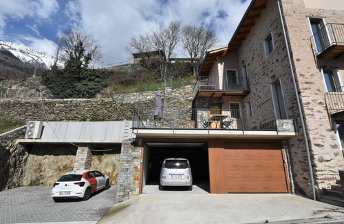 Traona Apartment | Lovely apartment for 4 guests with WIFI, A/C, TV, terrace, pets allowed and parking