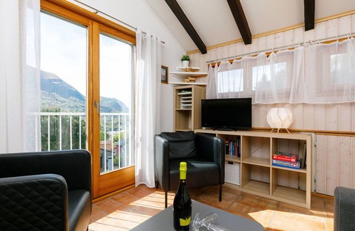 Sonvico Apartment | Cosy apartment for 4 people with WIFI, pool, TV, patio, pets allowed, panoramic view and parking