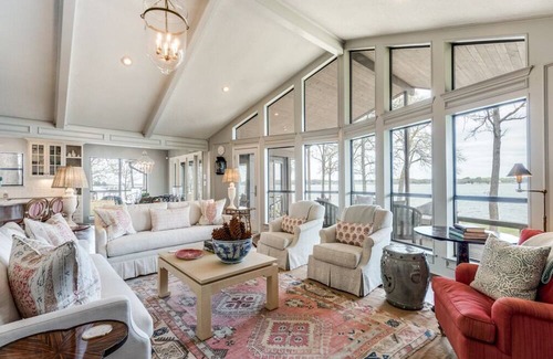 Malakoff House | Beautifully Updated Cedar Creek Lakehouse - Open Water Views