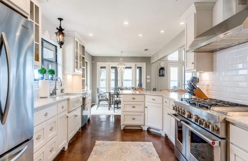 Malakoff House | Beautifully Updated Cedar Creek Lakehouse - Open Water Views