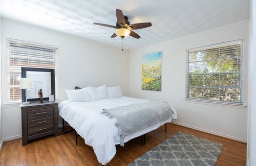 Farmers Branch Bed & Breakfast | Sunny, Spacious, Perfectly Located Home in Lovely Farmers Branch