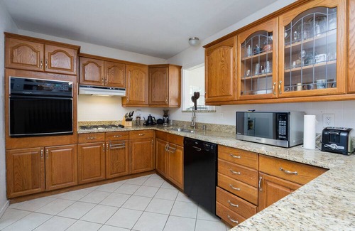 Farmers Branch Bed & Breakfast | Sunny, Spacious, Perfectly Located Home in Lovely Farmers Branch
