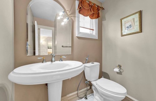 East Credit House | Charming Private Room & Ensuite in Shared Home