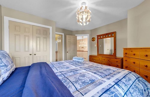 East Credit House | Charming Private Room & Ensuite in Shared Home