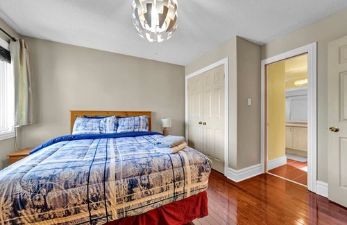 East Credit House | Charming Private Room & Ensuite in Shared Home