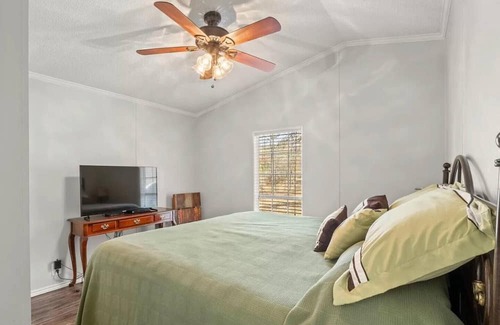 Negreet House | “Keepin’ it Reel” Entire home in Many, Louisiana, United States