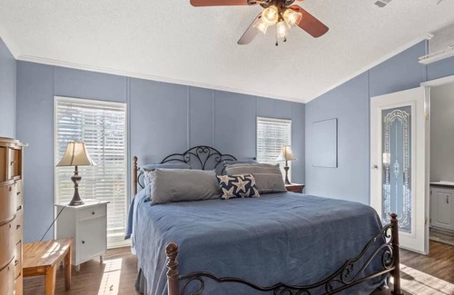 Negreet House | “Keepin’ it Reel” Entire home in Many, Louisiana, United States