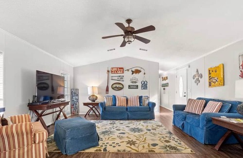 Negreet House | “Keepin’ it Reel” Entire home in Many, Louisiana, United States