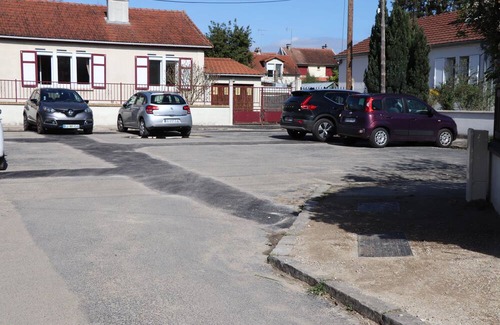 Saint-Cyr-l'Ecole Bed & Breakfast | Vrbo Property