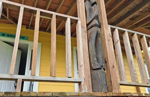 Galveston House | BUNGALOW is right off the main highway TEXAS STATE HWY 87. Easy to get there!