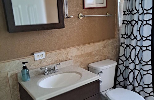 Galveston House | BUNGALOW is right off the main highway TEXAS STATE HWY 87. Easy to get there!