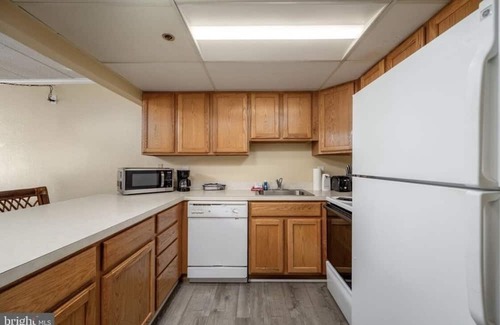 Ocean City Condo | 10th Floor Oceanfront Condo 2br 2bth 2 Queen, 1 King, 1 Full, 1 Twin with POOL!