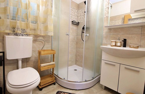 Babina House | Wonderful private villa for 4 guests with WIFI, TV, terrace, pets allowed and parking