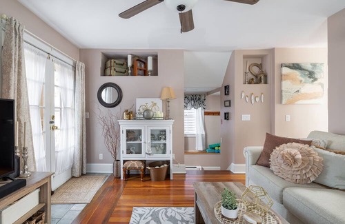 The Point House | Cozy retreat, historic neighborhood, 2 blocks to ocean & 10 min walk downtown!