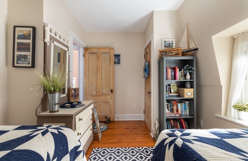 The Point House | Cozy retreat, historic neighborhood, 2 blocks to ocean & 10 min walk downtown!