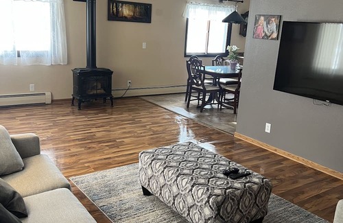 Chisholm House | Family friendly 4 bedroom house. Close to bike trails.