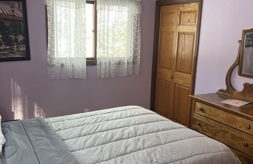 Chisholm House | Family friendly 4 bedroom house. Close to bike trails.