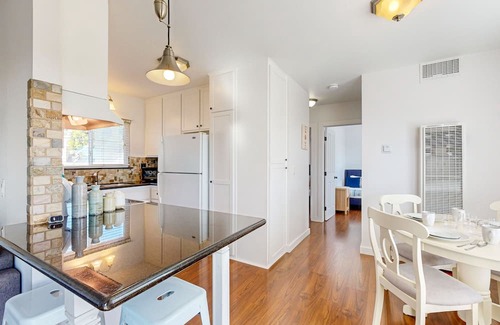Old Towne Condo | Sunny condo by the beach with a full kitchen, balcony, & water view